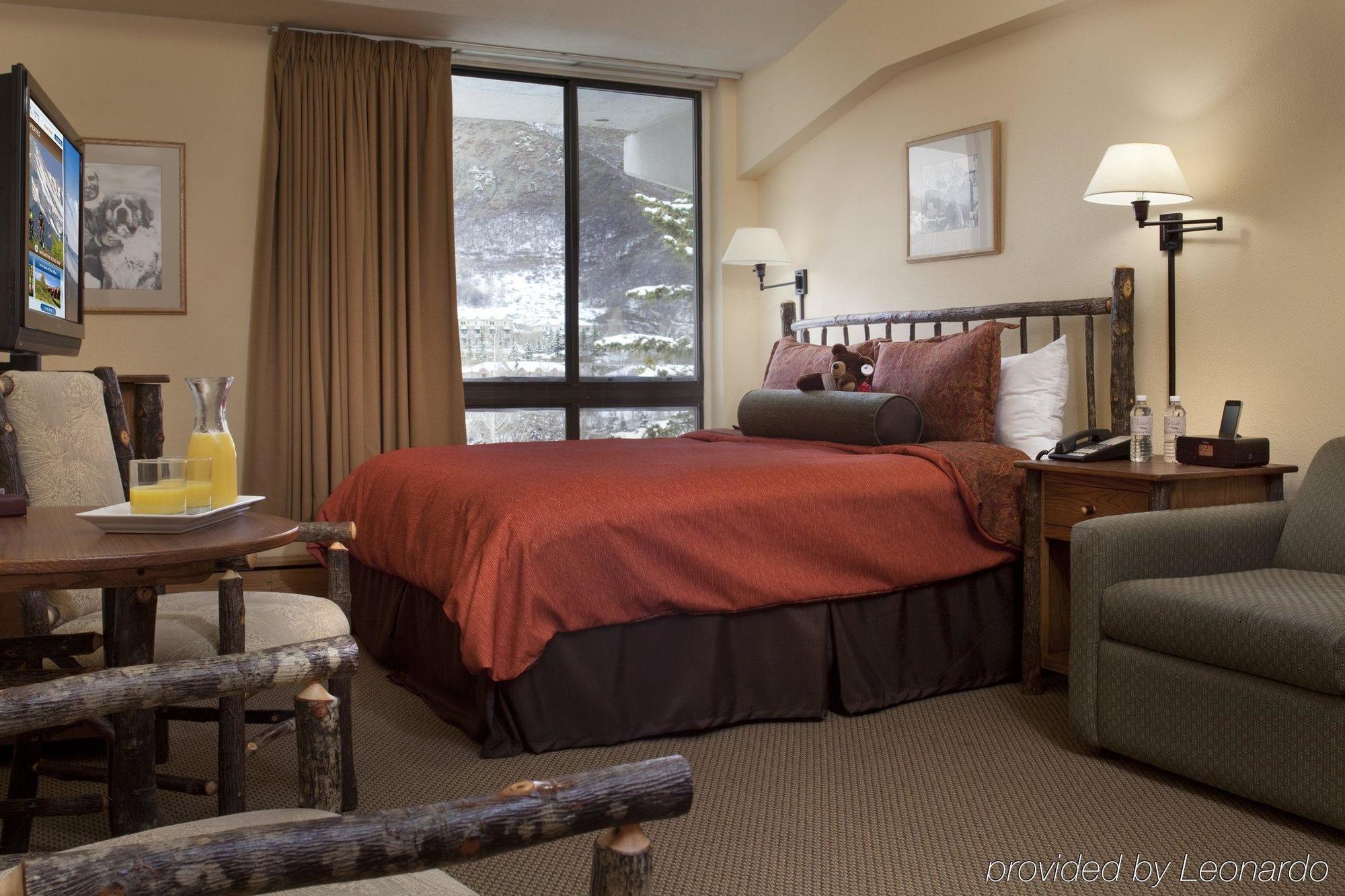 Stonebridge Inn, A Destination By Hyatt Residence Snowmass Village Room photo