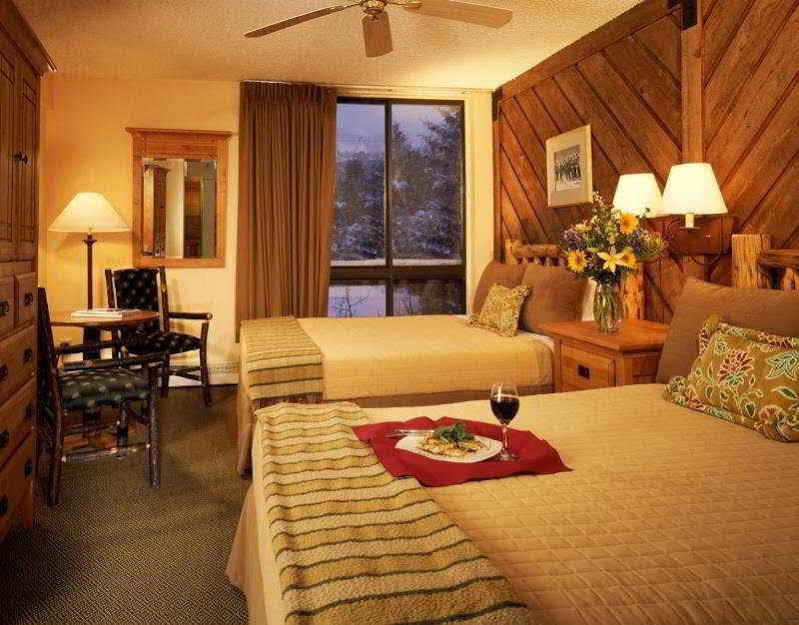 Stonebridge Inn, A Destination By Hyatt Residence Snowmass Village Room photo